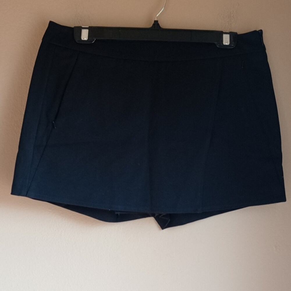 Ecru Black Minimalist Sustainable Mini Skort New With Tags Size 6